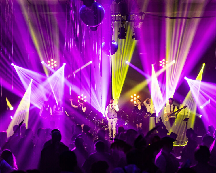 Experiențe premium de nuntă: Alege Kony Band